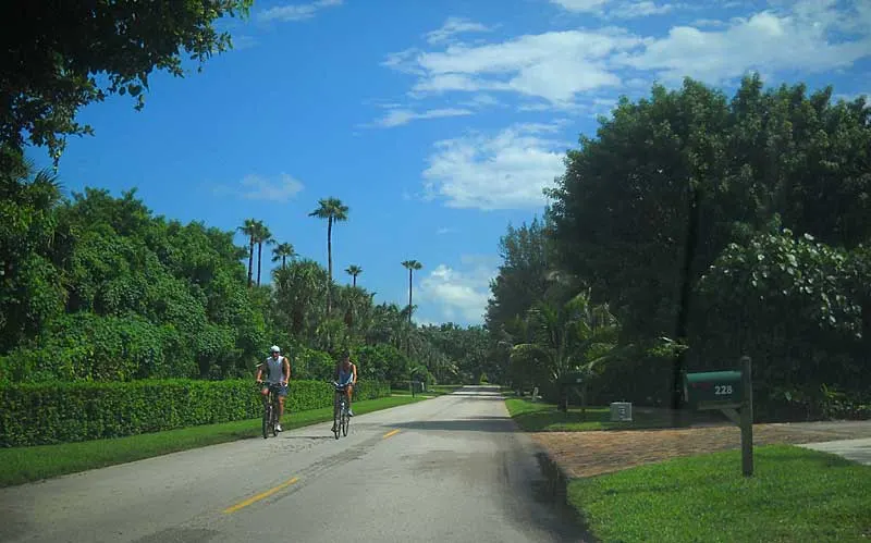Things to do in Jupiter: Bike Jupiter Island's two lane Beach Road. (Photo: David Blasco)