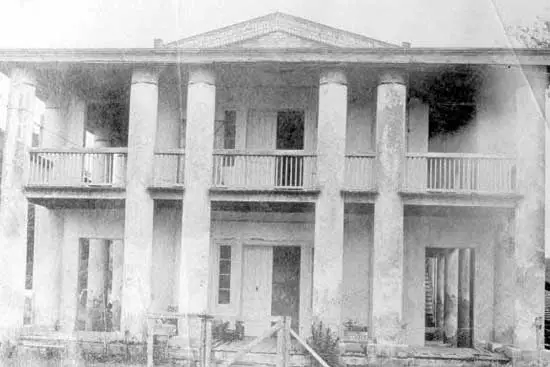 Gamble Mansion in decay 1902