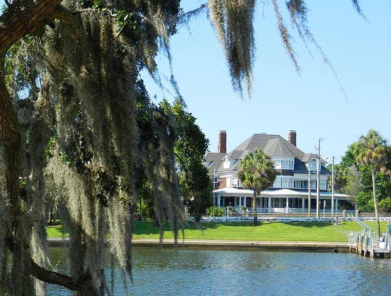 Historic waterfront home in Tarpon Springs (Photo: Bonnie Gross)