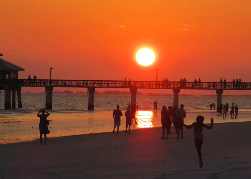 Fort Myers Beach and its popular fishing pier. (Photo: Bonnie Gross)