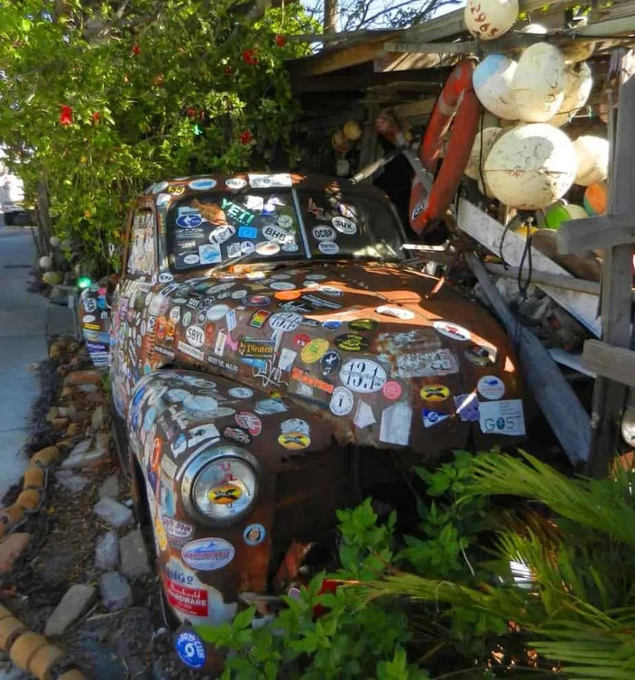 B.O.’s Fish Wagon is an open-air assemblage of drift wood, recycled sheets of tin and a 1950s Chevy truck apparently held together by bumper stickers. 