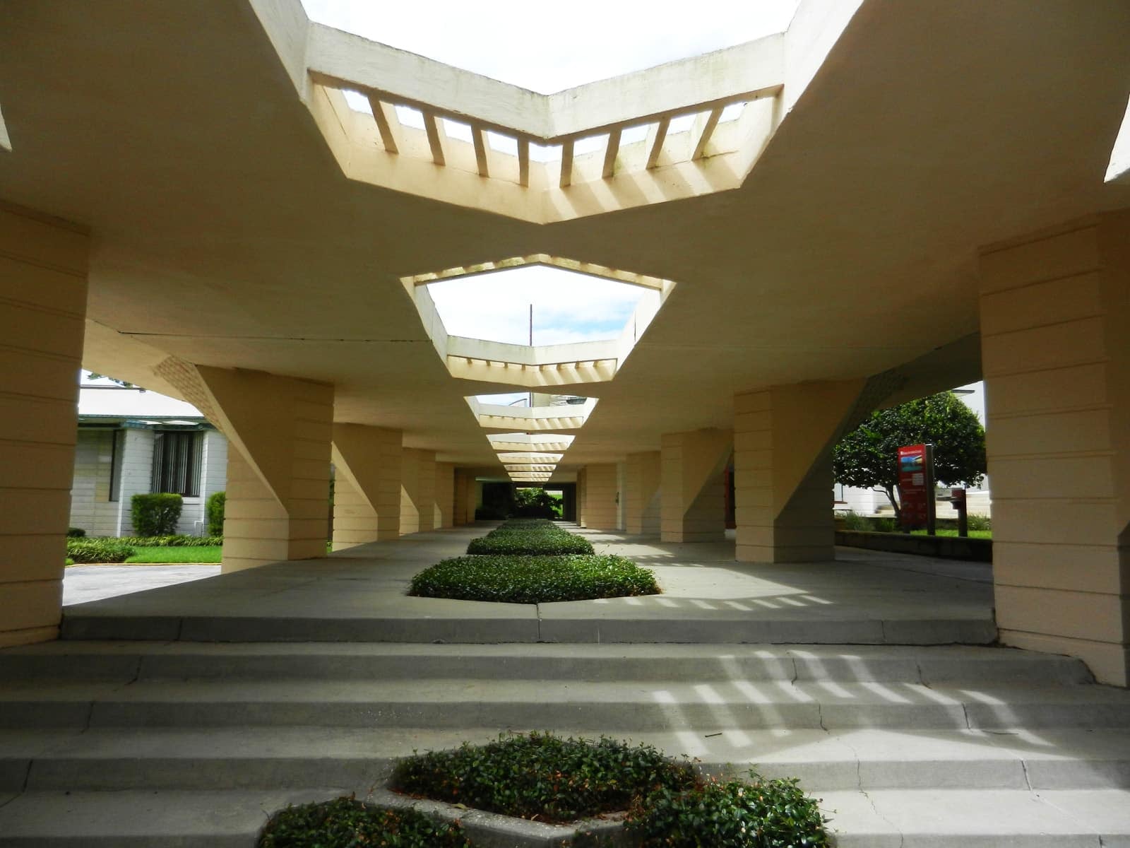 Miami to Orlando road trip: Quaint towns, trails and hills along US 27 11 Frank Lloyd Wright Florida Southern College