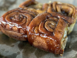 Cinnamon rolls at Knaus Berry Farm in the Redland: Irresistible. (Photo: Bonnie Gross)