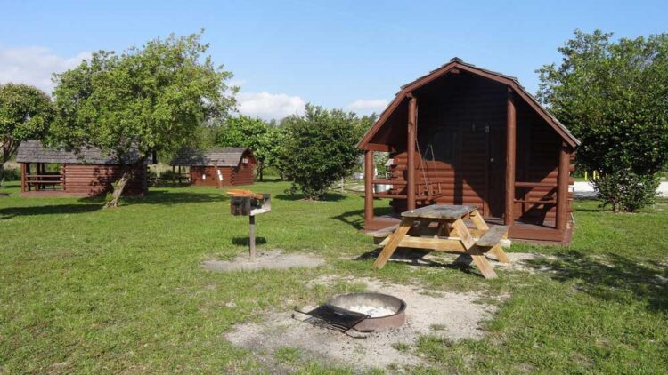 Florida cabins: The rustic cabins in Oleta River State Park do not have kitchens or bathrooms within the unit, but the cute little cottages do have air conditioning. (Photo: Bonnie Gross) 