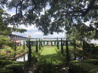 Visiting Jacksonville: Located on the St. Johns riverfront, the gardens at the Cummer Museum beg to be photographed. (Photo: Bonnie Gross)