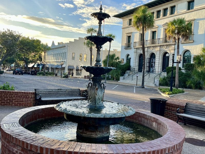 A1A Ocean Islands Trail takes you on a scenic byway along North Florida coast 11 Downtown Fernandina Beach has many well-preserved historic buildings. (Photo: Bonnie Gross)