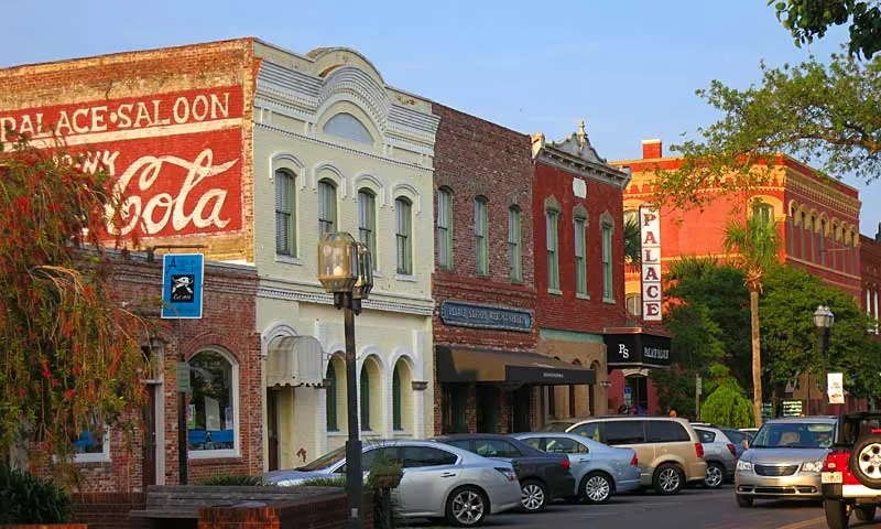 Exploring historic downtown Fernandina Beach is one of the things to do in Amelia Island. 