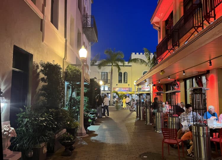 Fort Myers is worth a visit for fun downtown, natural beauty and history 1 In evenings, the downtown River District is lively with those strolling and dining. (Photo: Bonnie Gross)