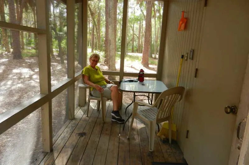 Florida cabins: Screen porch at rustic cabin at Hontoon Island state park. (Photo: David Blasco)