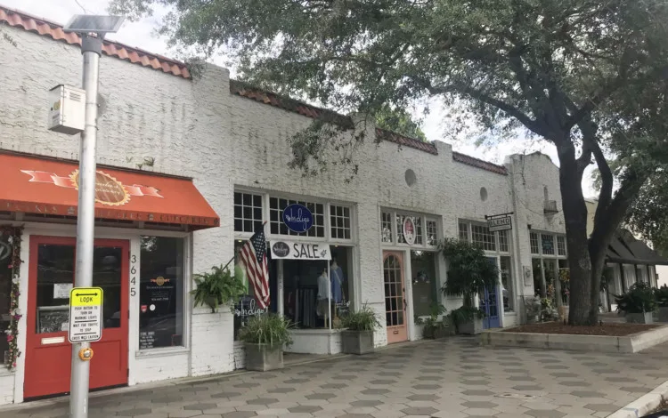 Visiting Jacksonville: The charming little shopping district in Avondale Park has several restaurants, boutiques and salons. A second business district with a good choices of restaurants and bars is the Five Points area. (Photo: Bonnie Gross)