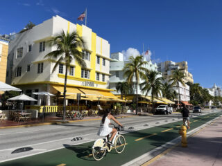 Bicyclist riding in Miami Beach past Leslie Hotel. (Photo: Bonnie Gross)