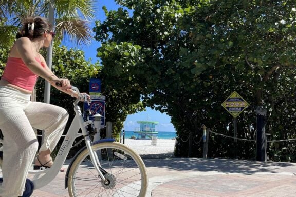 Bicyclist on Miami Beachwalk