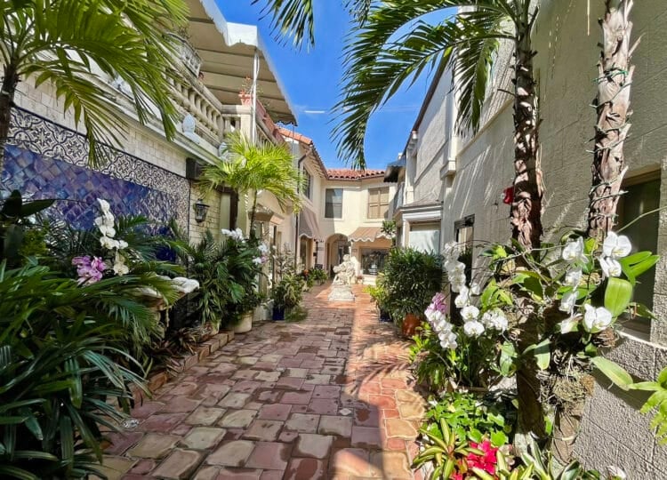 On Worth Avenue, you'll find gossip and gorgeous scenes in Palm Beach walking tour 2 Each of the vias off Lake Worth is worth exploring. They are full of orchids, decorative ceramic tile, fountains, sculptures, gardens and beautiful specimens of tropical trees. (Photo: Bonnie Gross)